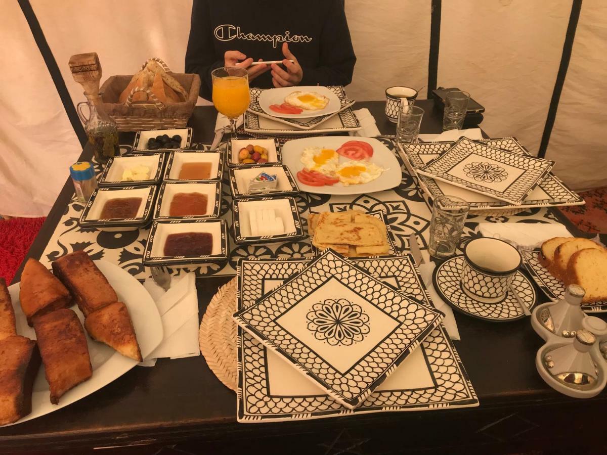 Tiziri Camp Hotel Merzouga Bagian luar foto